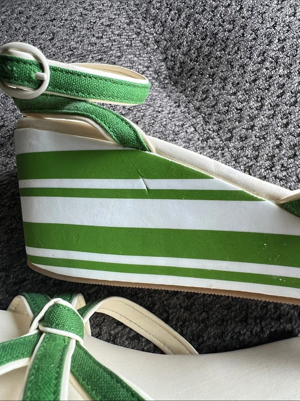 American Eagle Outfitters Green and White Knotted Ankle-Strap Sandals Sz 8.5